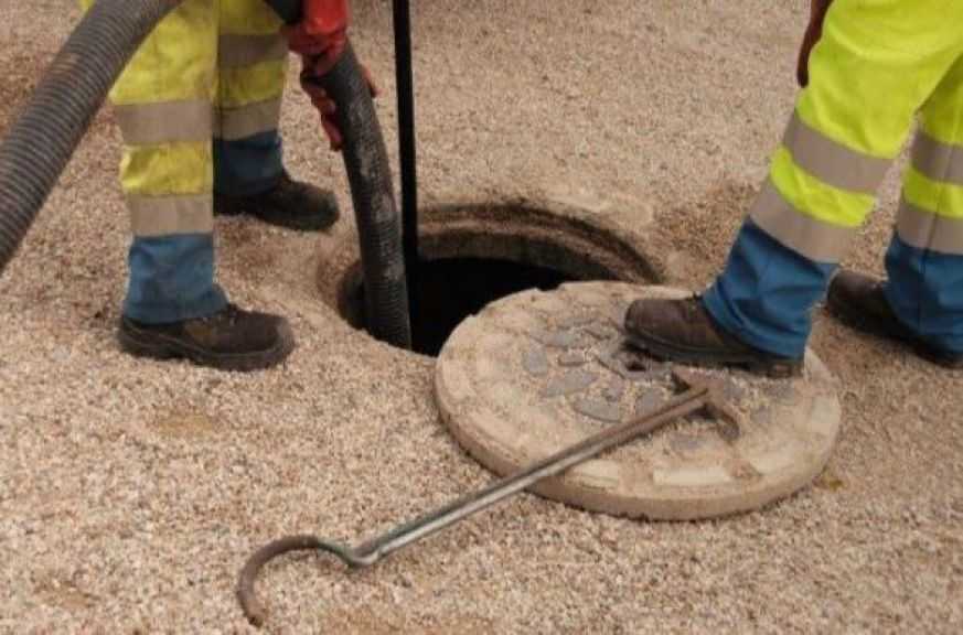 تسليك المجاري من الشعر بطرق عملية تمنع تكرار الانسداد